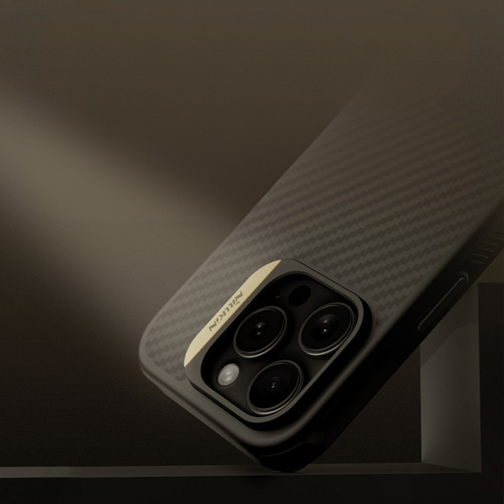 Tok iPhone 16 Pro, páncélozott Nillkin, Carbon Fiber, Magsafe, arany