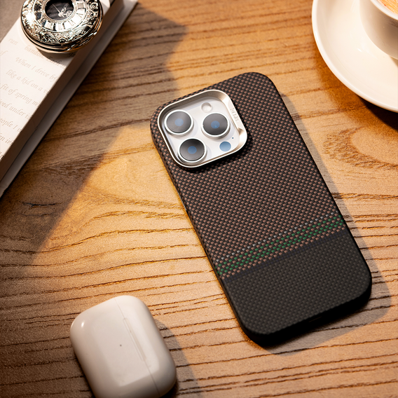BENKS Kevlar Magnetic Armor Pro Prestige 600D Y065 tok MagSafe aktív gombbal az iPhone 16 Pro készülékhez