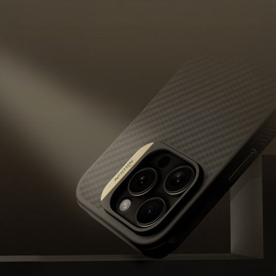 Tok iPhone 16 Pro Max, páncélozott Nillkin, Carbon Fiber, Magsafe, arany