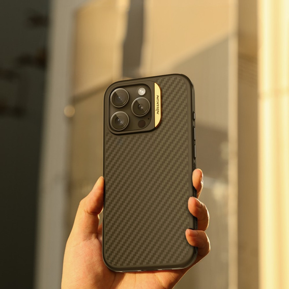 Tok iPhone 16 Pro, páncélozott Nillkin, Carbon Fiber, Magsafe, arany